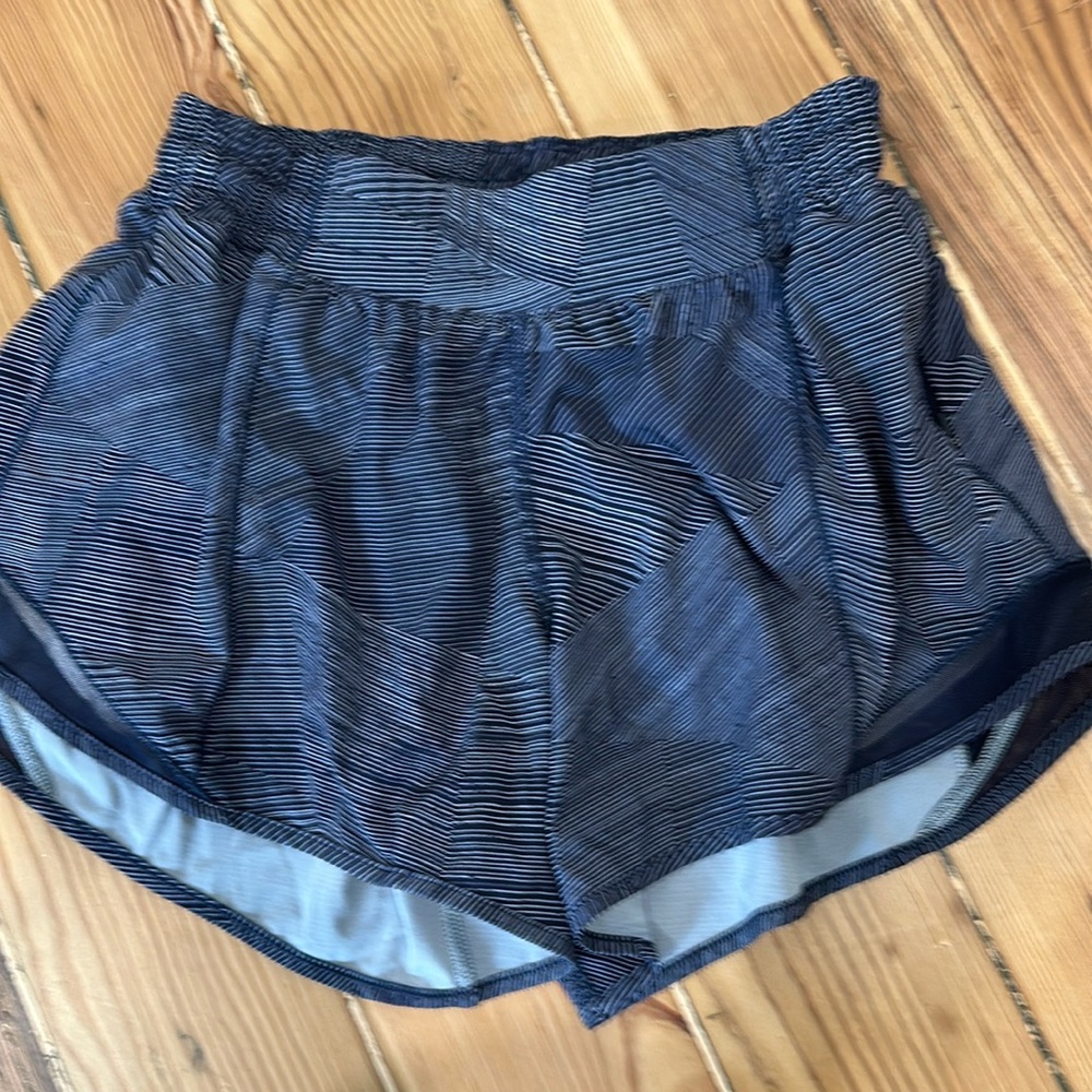Lululemon Hotty Hot 4", Navy & White size 6